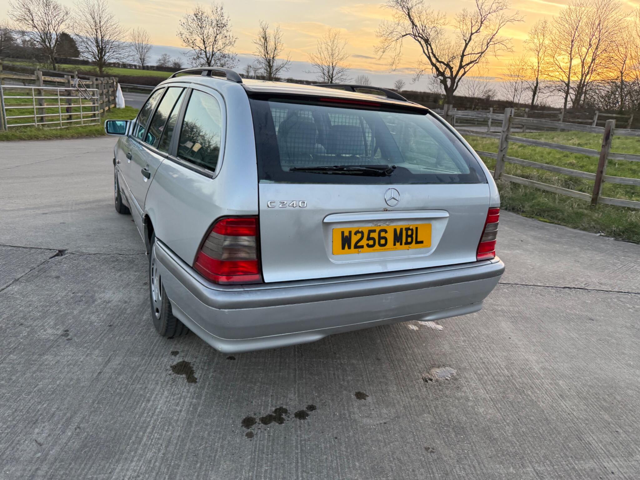 Mercedes-Benz C Class 2.4 C240 Classic 5dr — photo 44 of 66